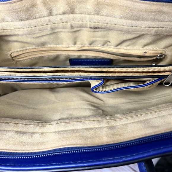 Gorgeous Blue Bag - Picture 5 of 8